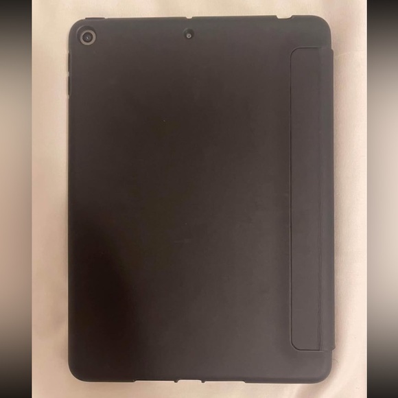 iPad mini 5th Gen with Smart Cover and Apple Pencil - Picture 3 of 4